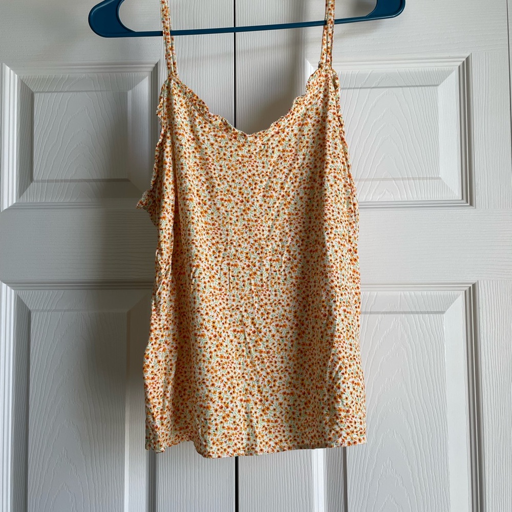 adorable flowery tank top!